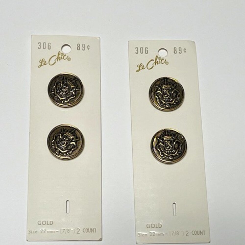 VTG Le Chic Brand Etched Imperial Crest Round Gold Tone Metal Buttons 7/8"